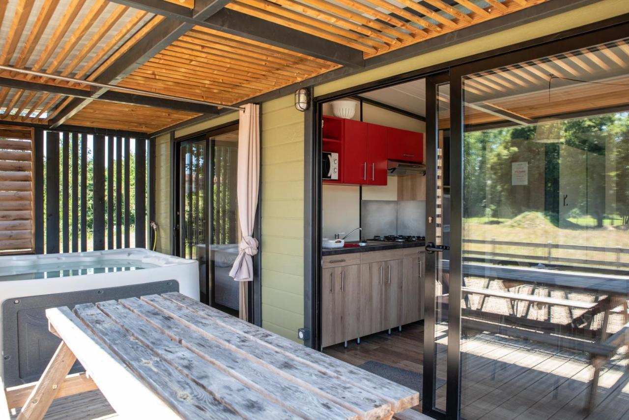 Camping Du Sevron Saint-Etienne-du-Bois  Екстериор снимка